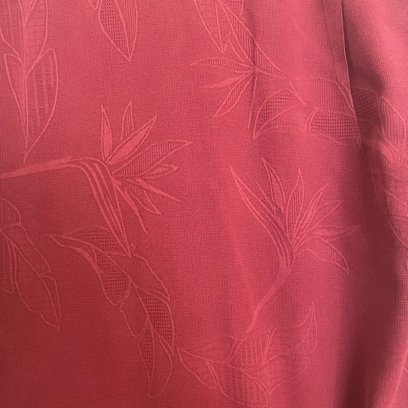 Men’s Tommy Bahama short sleeved shirt. Size Large. Maroon with pattern - Picture 6 of 6
